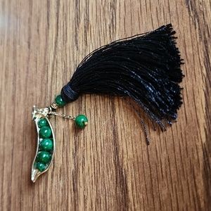 Green Pea Stone Brooch with Tassel🫛🫛🫛